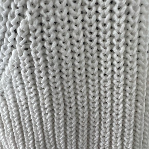 Aritzia Babaton white backless tank in size small - Picture 7 of 9